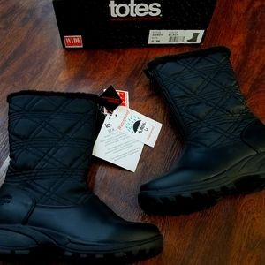 Totes womens Waterproof winter boots size 6 Wide